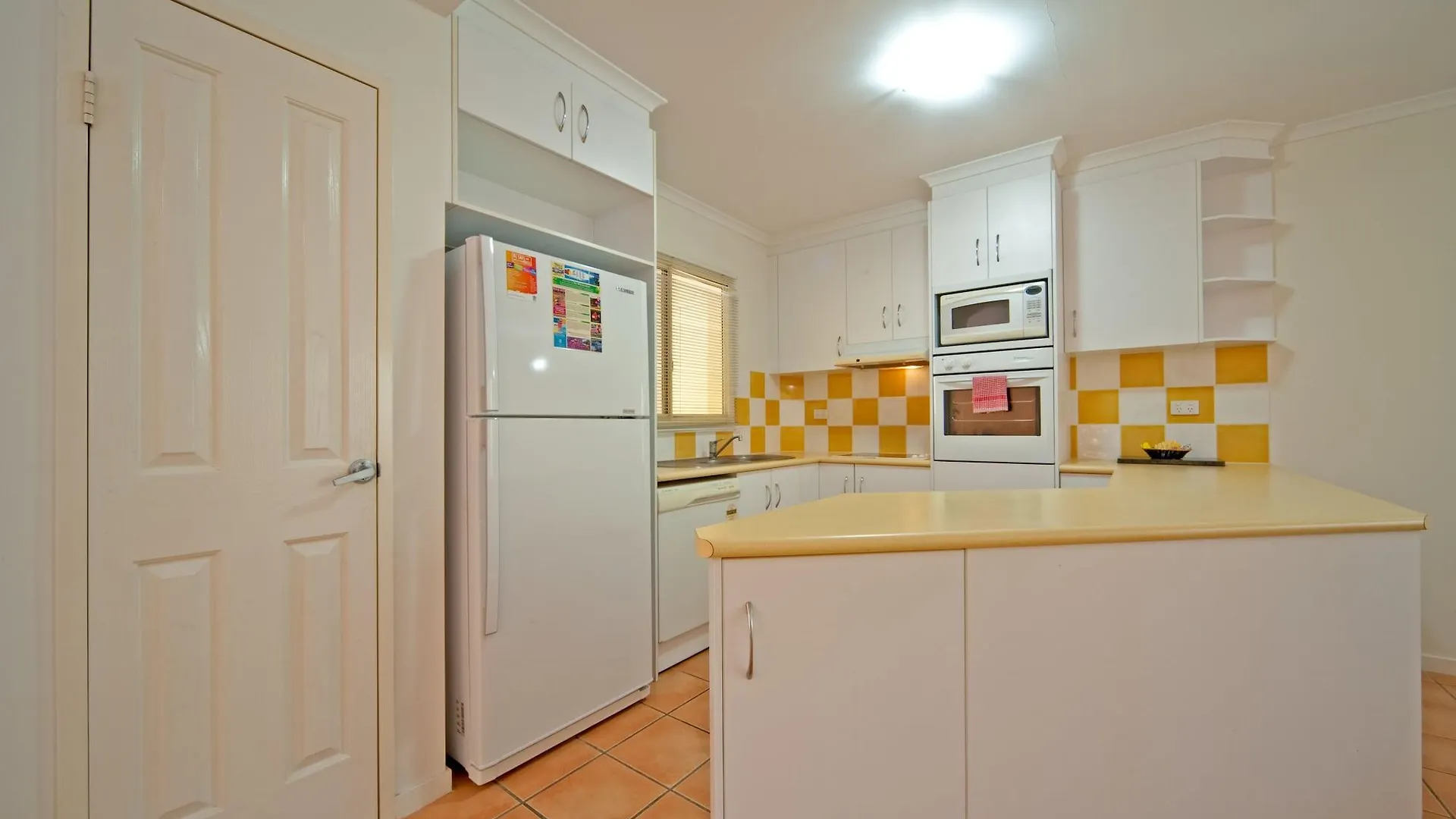 איירלי ביץ' At Beach Court Holiday Villas 4*, איירלי ביץ'