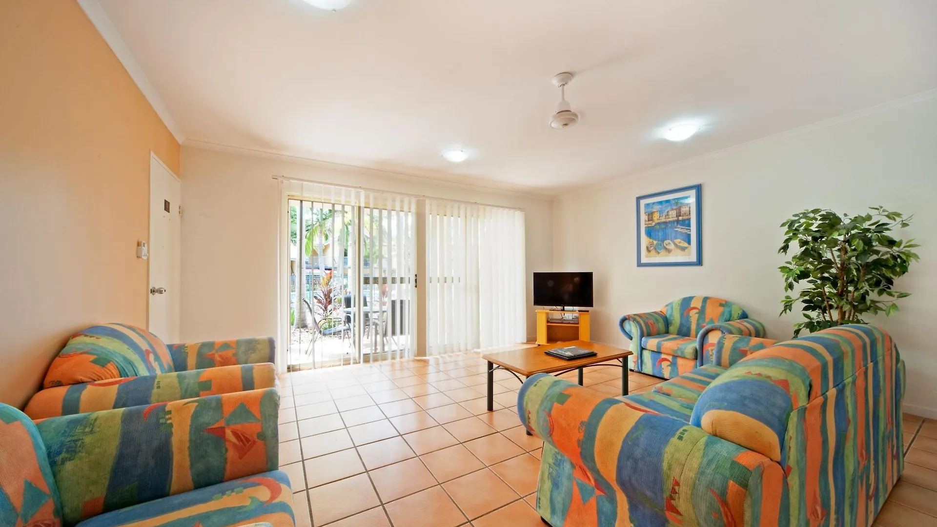 **** מלון דירות איירלי ביץ' At Beach Court Holiday Villas אוסטרליה
