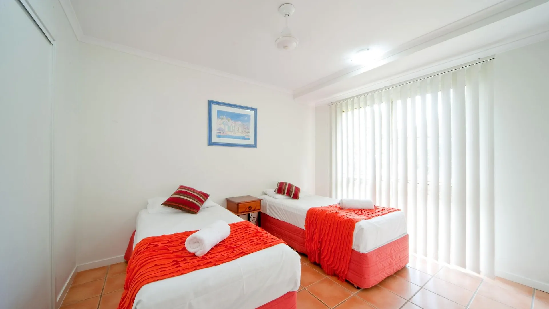איירלי ביץ' At Beach Court Holiday Villas 4*, איירלי ביץ' אוסטרליה