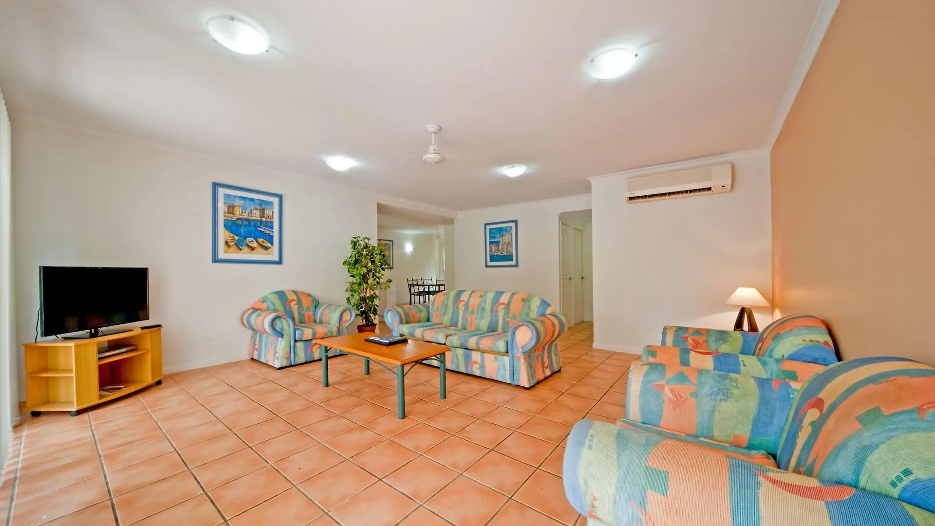 At Beach Court Holiday Villas Airlie Beach 4*,  Australia
