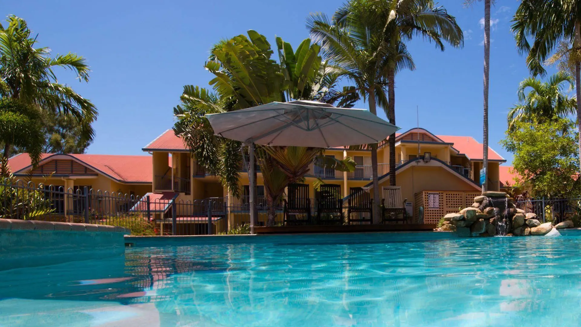 איירלי ביץ' At Beach Court Holiday Villas אוסטרליה