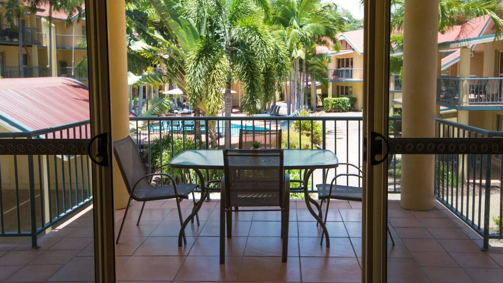 איירלי ביץ' At Beach Court Holiday Villas איירלי ביץ'