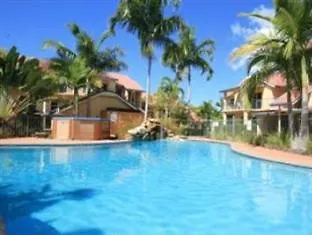 מלון דירות איירלי ביץ' At Beach Court Holiday Villas